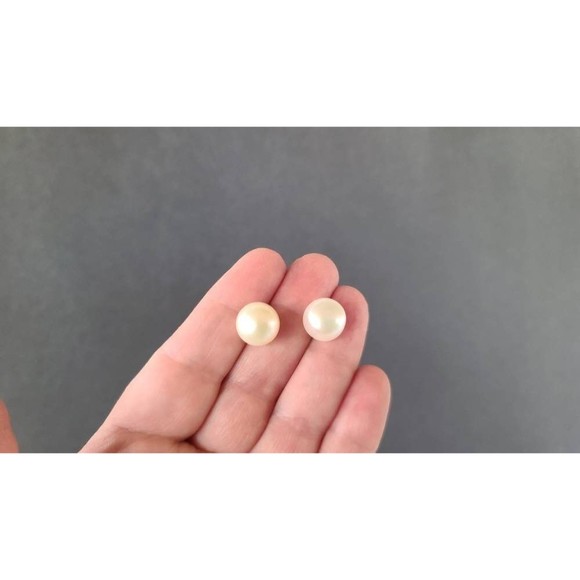 925 Pearl Stud Earrings - Picture 4 of 10